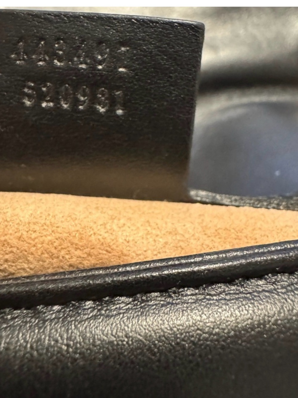 Gucci Black Chevron Matelassé Shoulder Bag with Gold Hardware - Picture 4 of 15